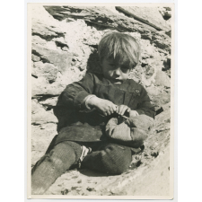 Enfant à 6 ans à Villarenyer de St-Martin-en-Belleville (Seine) 1300 m.