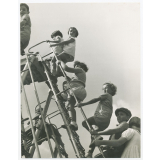 Jeux de plein air : le toboggan. 