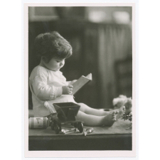 Jeune enfant lisant (Suisse). 