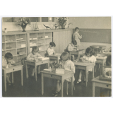 Enfants d'école maternelle en classe. 