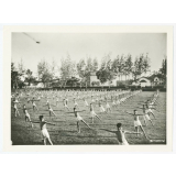 Go Long. Gymnastique collective à l'Ecole militaire (Indochine). 