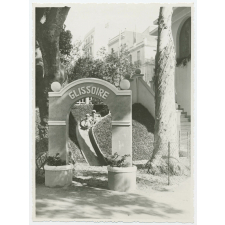 Alger, jardin d'Enfant au jardin Marengo.