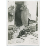 N°19. Tunis. Marchand de Sparterie.