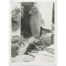 N°19. Tunis. Marchand de Sparterie.
