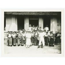 Laos, Vientiane, consultation de nourrissons. 