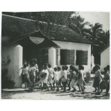 Polynésie, une école dans l'île de Rurutu.