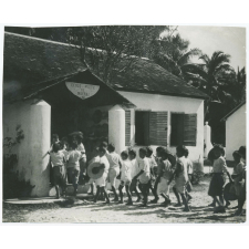 Polynésie, une école dans l'île de Rurutu.