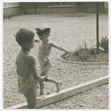 Enfants faisant de l'exercice. 