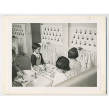 Enfants à la toilette.