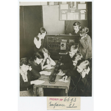 En classe : le télégraphe.