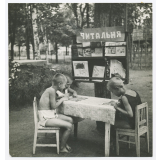 Coin de lecture dans une maison d'enfants en Union Soviétique. 