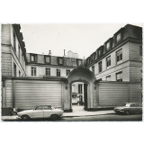 Cours d'Hulst - Façade sur rue - 21 rue de Varenne - Paris VIIe.