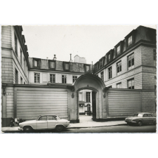 Cours d'Hulst - Façade sur rue - 21 rue de Varenne - Paris VIIe.