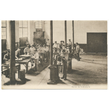 Maison d'éducation surveillée d'Aniane (Hérault) - Atelier de ferblanterie.
