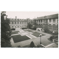Lycée Janson-de-Sailly - 106 rue de la Pompe Paris XVIe - 1 - Cour d'Honneur.