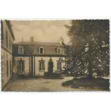 Pensionnat Saint-Jacques de Lezarazien en Guiclan (Finistère) - Entrée principale.