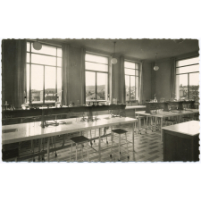 Lycée Claude Gelée - Epinal - Salle de Travaux Pratiques de Chimie.