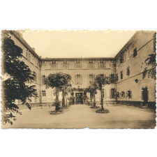 Institution Sainte Jeanne d'Arc - Montauban - Cour d'Honneur.