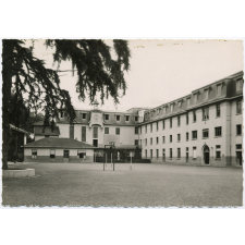 Pensionnat Saint-Bernard (Bayonne) - La Cour Intérieure.