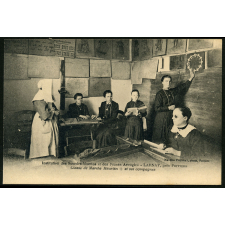 Institution des Sourdes-Muettes et des Jeunes Aveugles - Larnay, près Poitiers - Classe de Marthe Heurtin et ses compagnes.