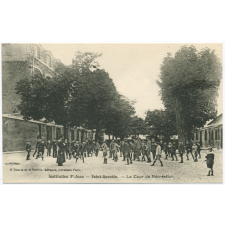 Institution St-Jean - Saint-Quentin. - La cour de Récréation.