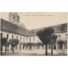 31 - Cluny - Ecole d'Arts et Métiers (Cour d'Honneur).