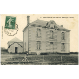 111 - Lezigne (M.-&-L.) - La Mairie et l'Ecole.