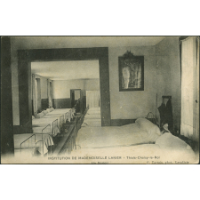Institution de Mademoiselle Lanier - Thiais - Choisy-le-Roi - Un Dortoir