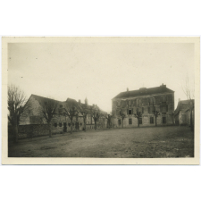 Vitré - Ecole Sainte-Marie - Cour de récréation et Bâtiments des classes.