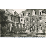 Institution Blanche de Castille - Lille - Jardin intérieur - Côté réfectoire.
