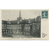 8 - Institution St-Sauveur - Redon - La Cour des Grands.