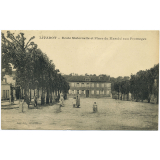 Livarot - Ecole Maternelle et Place du Marché aux Fromages.