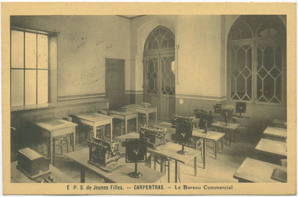 E.P.S. de Jeunes Filles - Carpentras - Le Bureau Commercial.