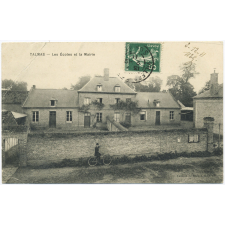 Talmas - Les Ecoles et la Mairie.