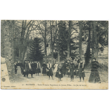 37 - Mayenne - Ecole Primaire Supérieure de jeunes Filles - Le Jeu de boules.