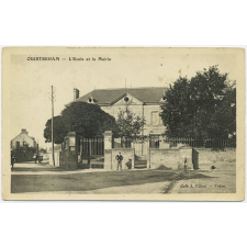 Ouistreham - L'Ecole et la Mairie.
