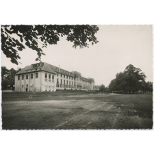 Pensionnat Saint-Bernard (Bayonne) - Façade Est et le Terrain de Sport.