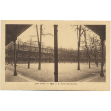 Lycée Carnot - Dijon - La cour des Grands.