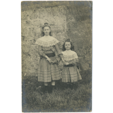 Portrait de deux soeurs.
