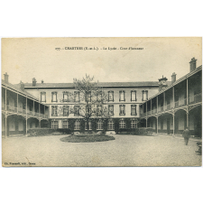 277 - Chartres (E.-et-L.) - Le Lycée - Cour d'Honneur.