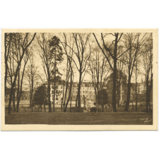 Collège de Juilly (Seine-&-Marne) - Le Collège au travers des arbres.