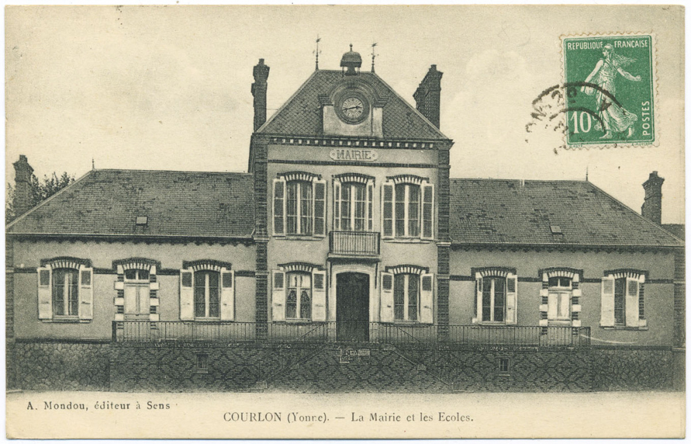 Courlon : Mairie et écoles
