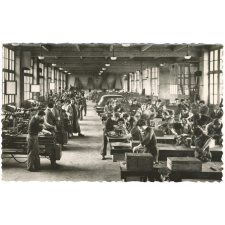 Ecole Technique du Sacré-Coeur - Guisseny (Finistère) - Atelier de Mécanique - Les Elèves au travail.