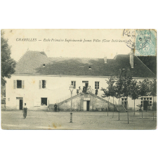 Charolles - Ecole Primaire Supérieure de Jeunes Filles (Cour Intérieure).