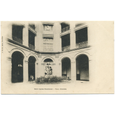 Petit Lycée Condorcet - Cour d'Entrée.