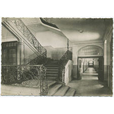 Lycée Bartholdi - Colmar - Galerie des services administratifs et escalier principal.