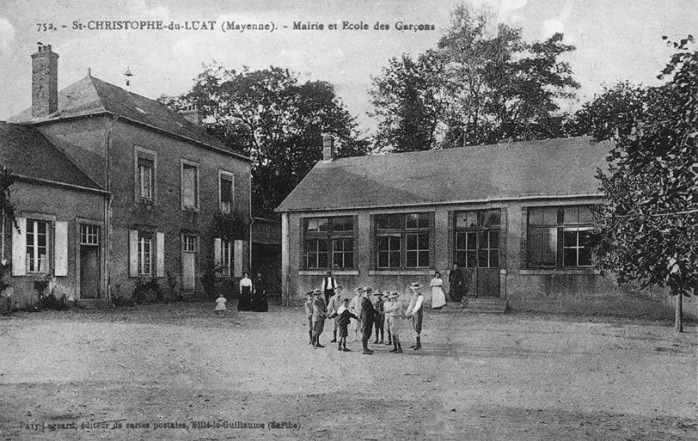 752 - St-Christophe-du-Luart (Mayenne) - Mairie et Ecole des Garçons.