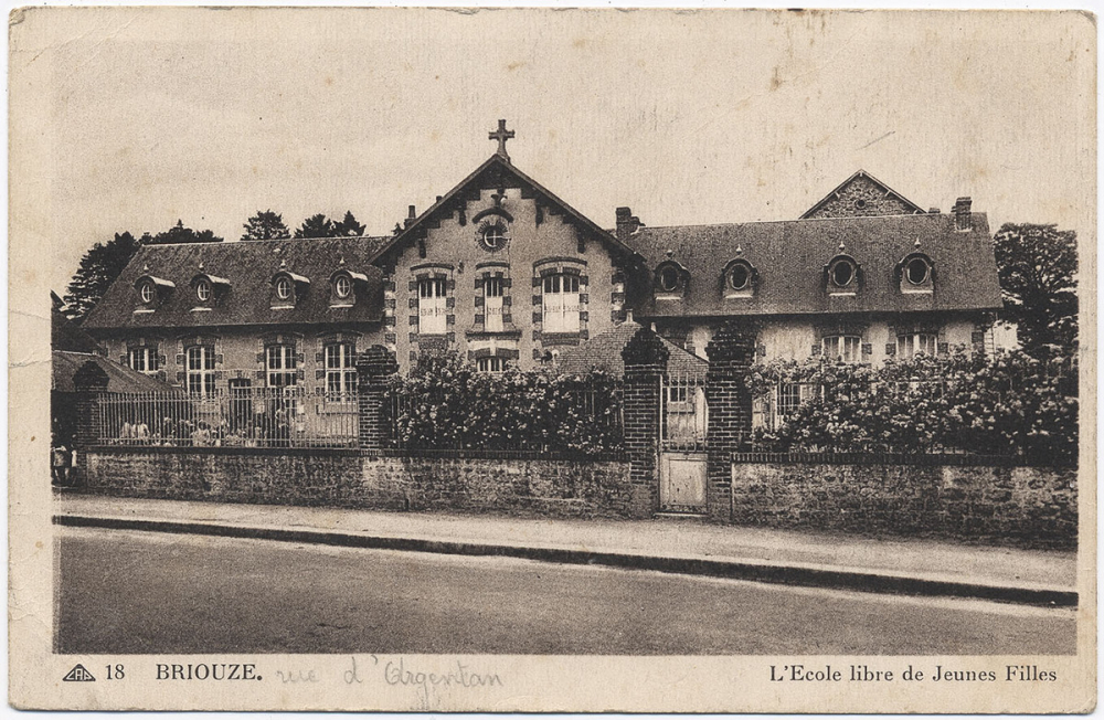 18 - Briouze - L'Ecole libre de Jeunes Filles.
