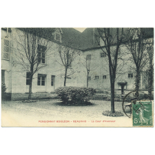 Pensionnat Boisléon - Beauvais - La cour d'Honneur.