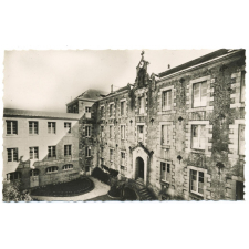 Ecole Les Saints Anges - Pontivy - Façade principale et Cour d'Honneur.